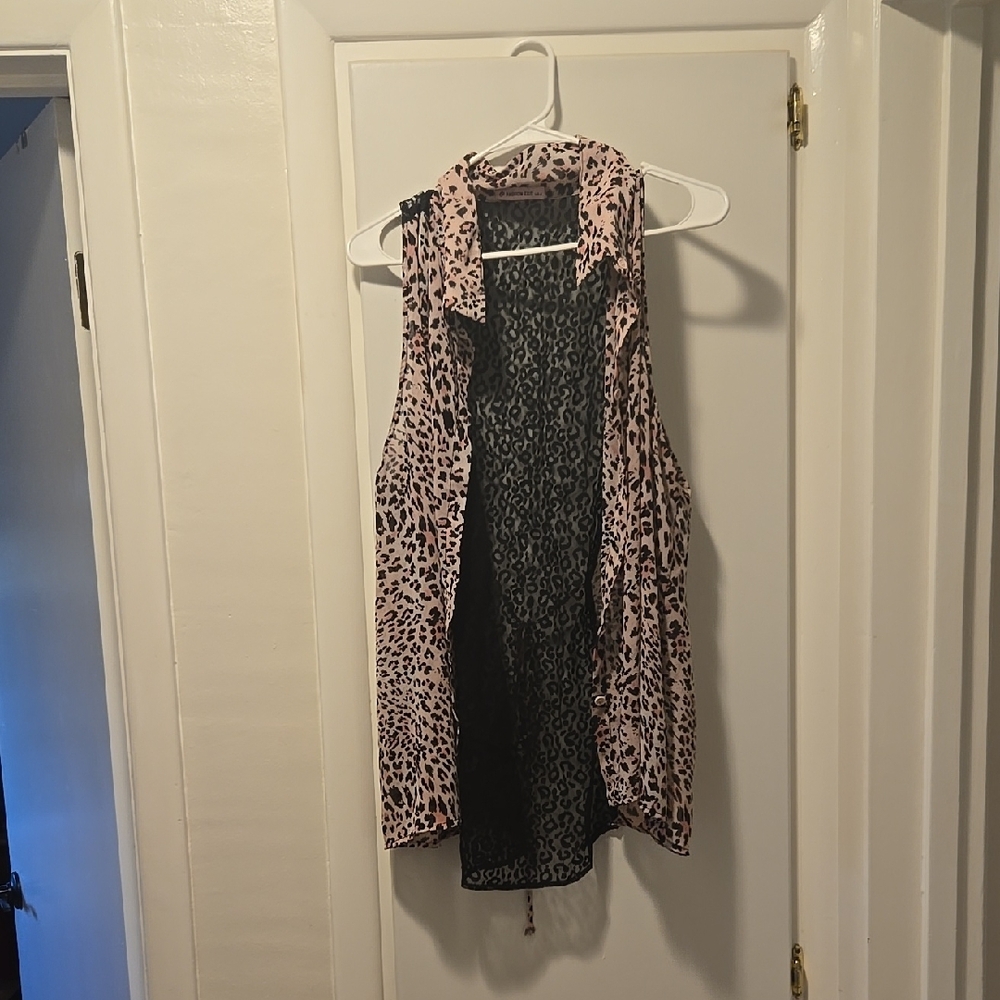 Pink and Black Sleeveless Button Down Blouse with Notched Collar